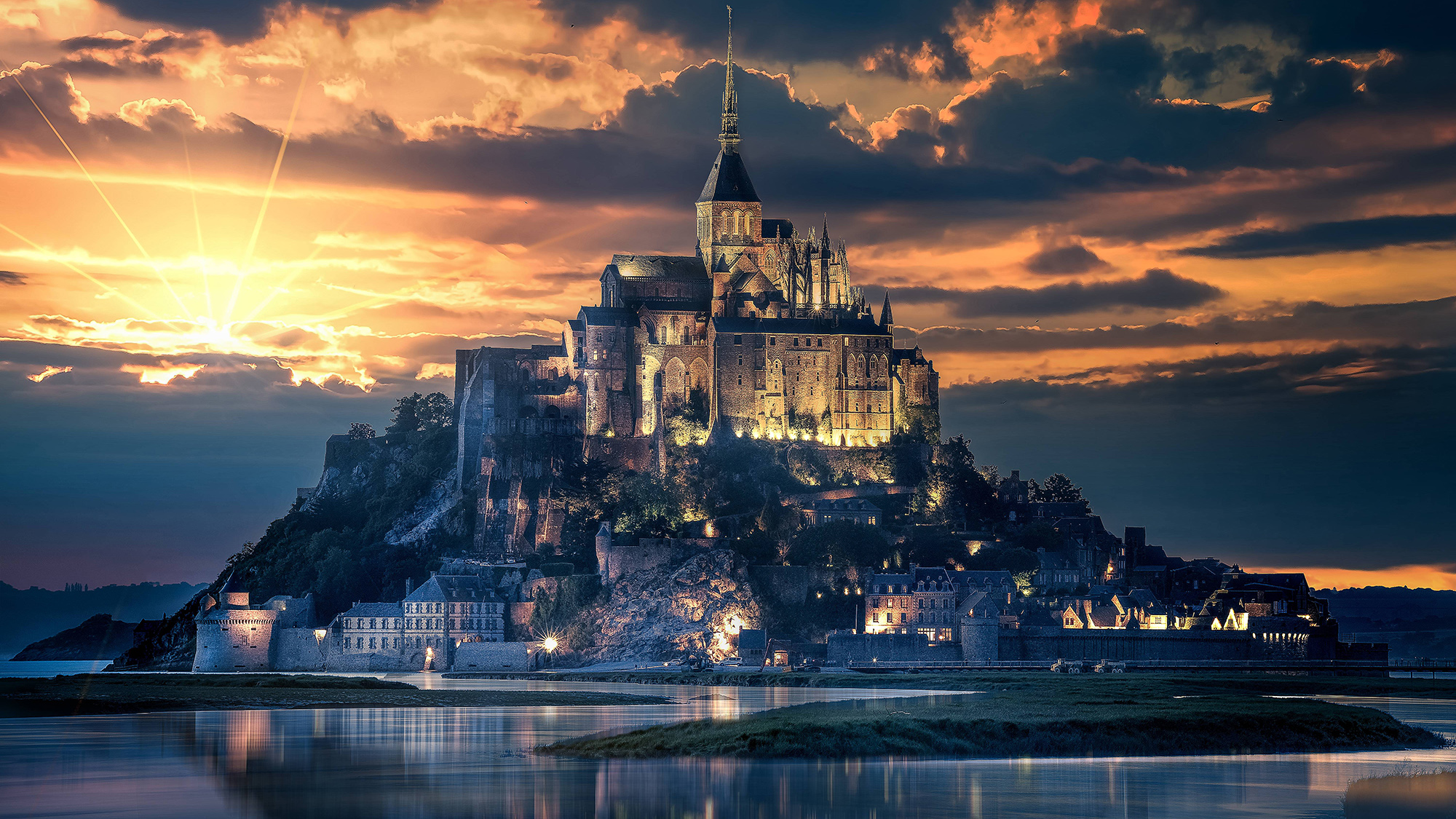 Tu viện cổ Mont Saint-Michel nằm ở vị trí cao nhất của hòn đảo cùng tên. Ảnh: Hd wallpapers