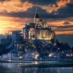 Tu viện cổ Mont Saint-Michel nằm ở vị trí cao nhất của hòn đảo cùng tên. Ảnh: Hd wallpapers