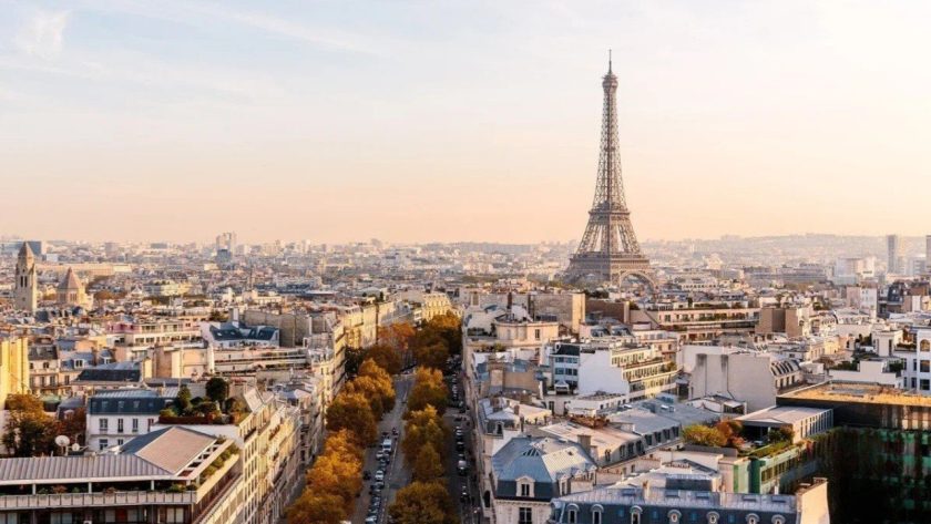 Khung cảnh Paris, du khách đến đây phải trả thuế thành phố khoảng 5,5 USD mỗi người mỗi đêm lưu trú khách sạn hạng sang. Ảnh: CNN