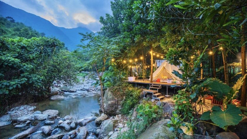 Một góc khu cắm trại ven suối ở MoJens Camp & Retreat. Ảnh: Khu cắm trại