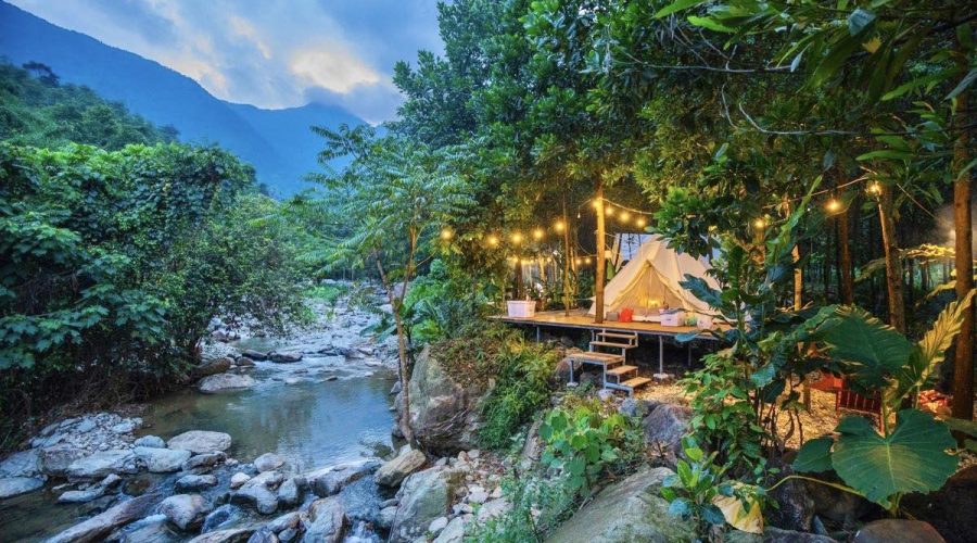 Một góc khu cắm trại ven suối ở MoJens Camp & Retreat. Ảnh: Khu cắm trại