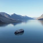 Tàu  Ocean Explorer bị mắc kẹt tại Greenland, khu vực tự trị thuộc Đan Mạch, hôm 11/9. Ảnh: AP