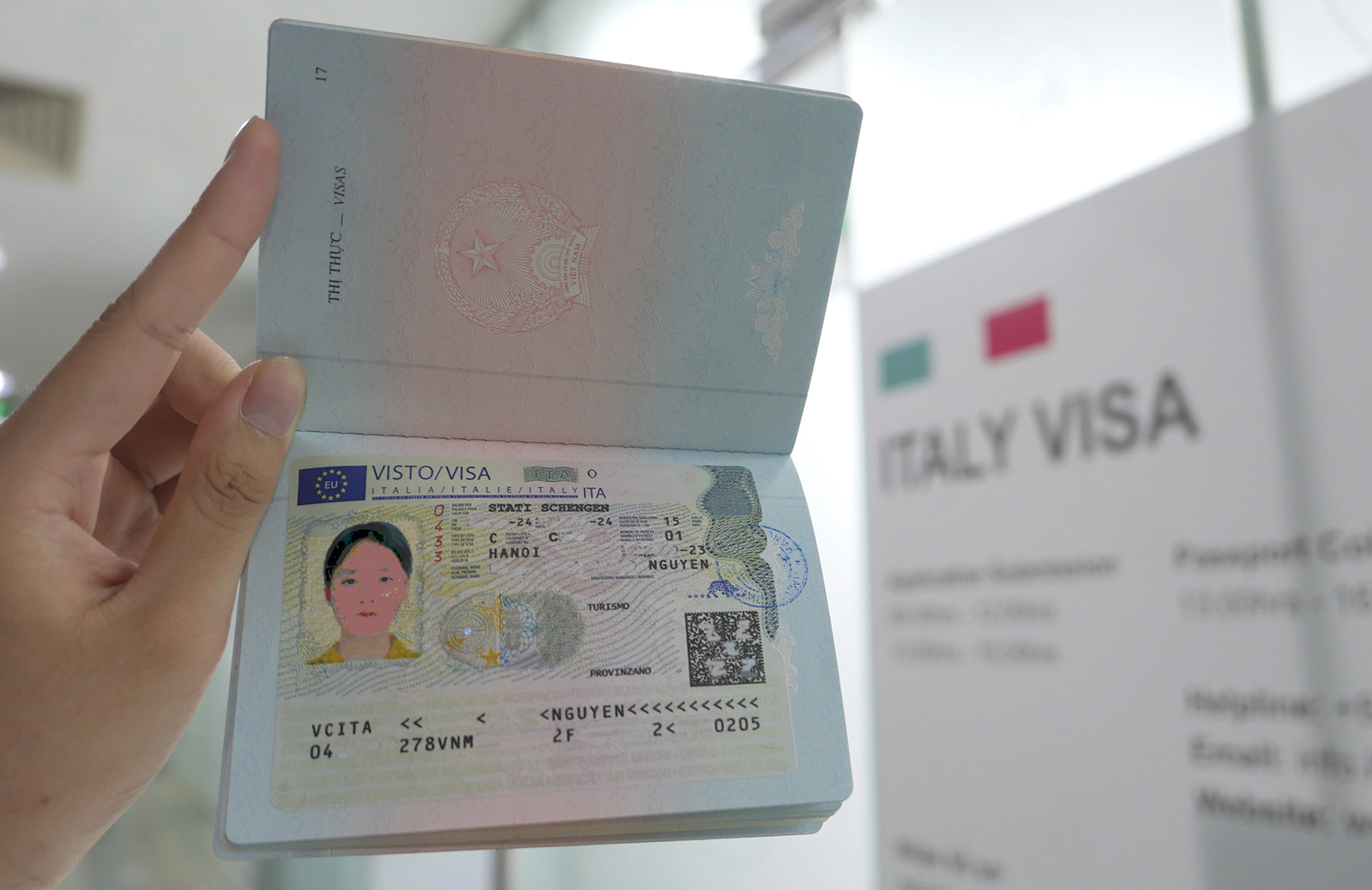 Đọc kỹ hướng dẫn, xin visa Italy ko khó. Ảnh: Trịnh Hằng