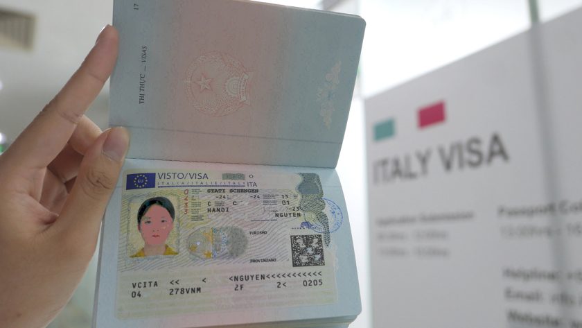 Đọc kỹ hướng dẫn, xin visa Italy ko khó. Ảnh: Trịnh Hằng