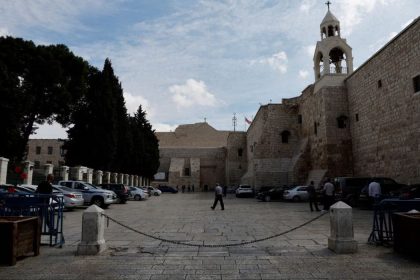 Khu vực bên ngoài Nhà thờ Giáng sinh ở Bethlehem hôm 11/10 không có du khách. Ảnh: Reuters