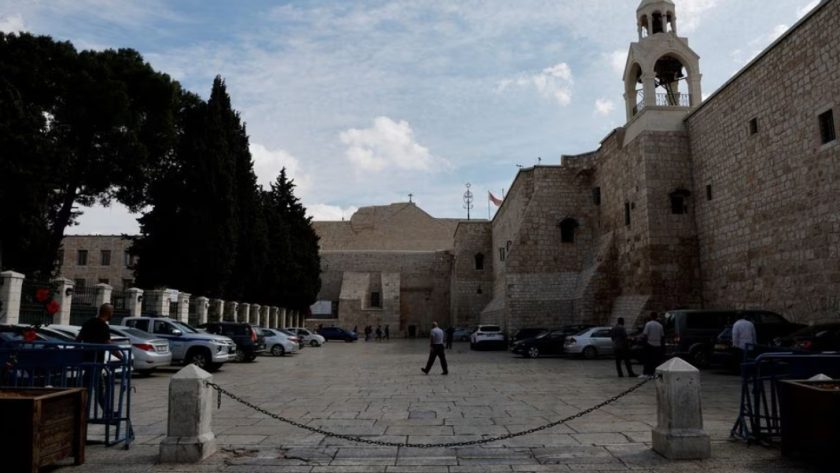 Khu vực bên ngoài Nhà thờ Giáng sinh ở Bethlehem hôm 11/10 không có du khách. Ảnh: Reuters