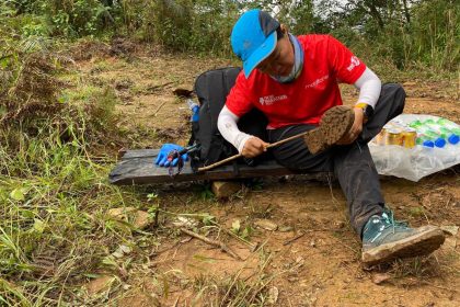 Chọn một đôi giầy tốt sẽ khiến cho hành trình leo núi dễ chịu hơn. Ảnh: Hồng Phương