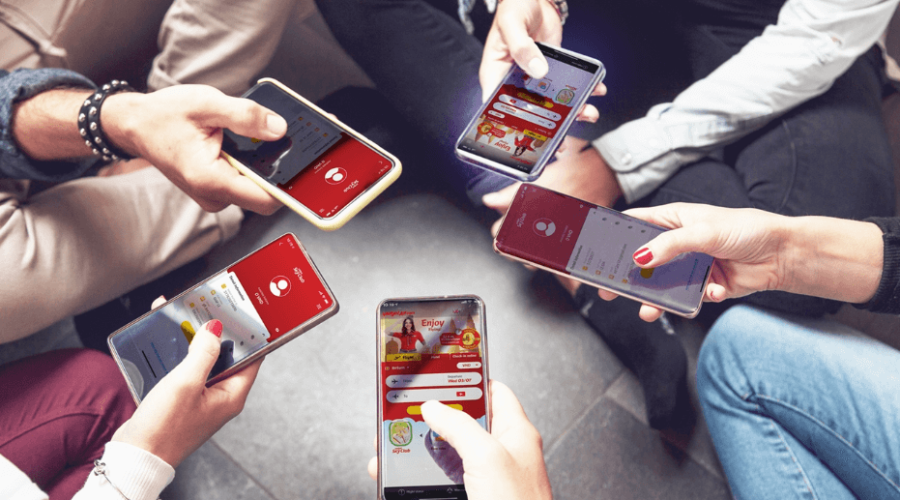 Mua vé máy bay qua app ngày càng trở nên phổ biến. Ảnh: Vietjet Air