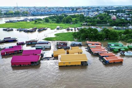 Làng bè trên sông Hậu. Ảnh: