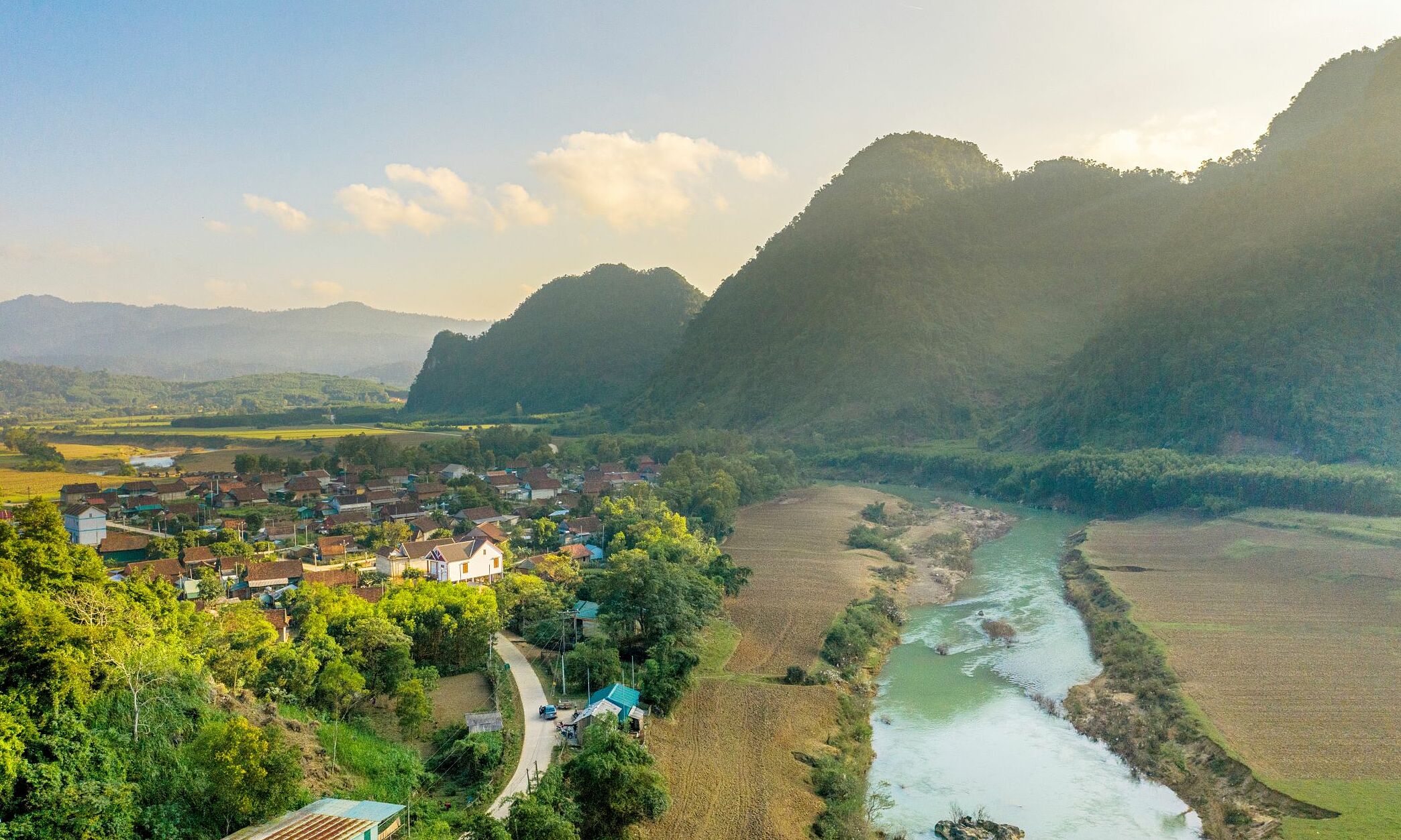 Làng Tân Hóa nhìn từ trên cao.