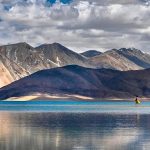 hồ Pangong Tso ở Ladakh cao 4.300 m. Ảnh: Tuấn Đào