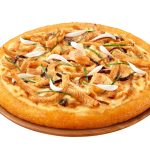 Món pizza thịt rắn ăn cùng nước sốt bào ngư. Ảnh: CNN