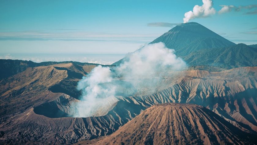 Khung cảnh hùng vĩ của núi lửa khổng lồ Tengger trên đảo Java (Indonesia).