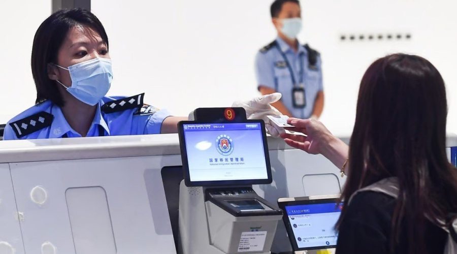 Khu vực kiểm tra an ninh tại Sân bay Quốc tế Phượng Hoàng Tam Á, tỉnh Hải Nam của Trung Quốc, vào ngày 26/7. Ảnh: Xinhua