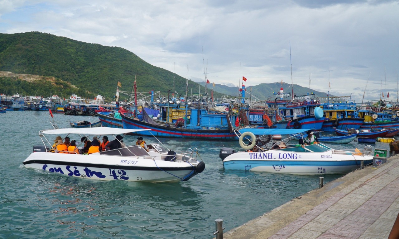 Bến tàu du lịch Nha Trang thưa khách sáng 1/9. Ảnh: Bùi Toàn