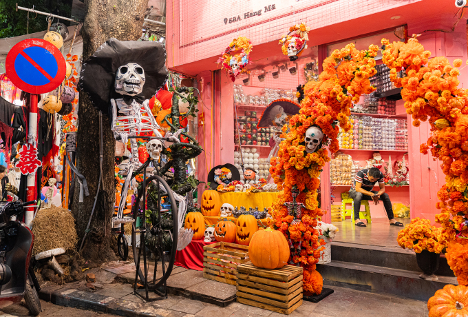 Không khí Halloween ở Hàng Mã ngày 29/10. Ảnh: Hoàng Giang