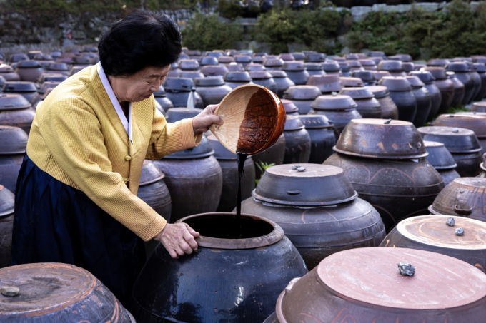 Văn hóa làm tương được UNESCO công nhận bao gồm kiến thức, niềm tin, kỹ năng cần thiết để làm và bảo quản món ăn. Ảnh: The Korea Herald