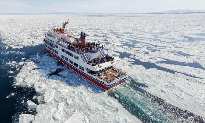 Tàu phá băng ở vùng biển Okhotsk. Ảnh: Visit Hokkaido