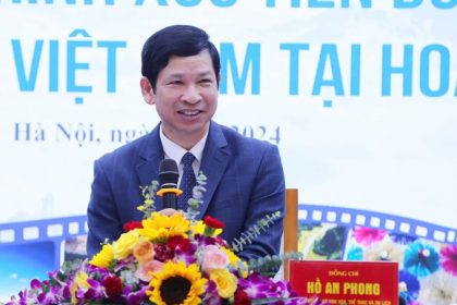 Thứ trưởng Hồ An Phong phát biểu trong cuộc họp báo sáng nay. Ảnh: Thu Trang