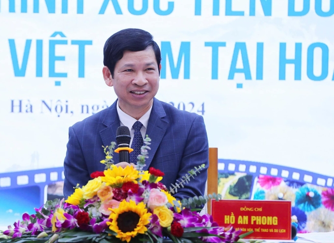 Thứ trưởng Hồ An Phong phát biểu trong cuộc họp báo sáng nay. Ảnh: Thu Trang