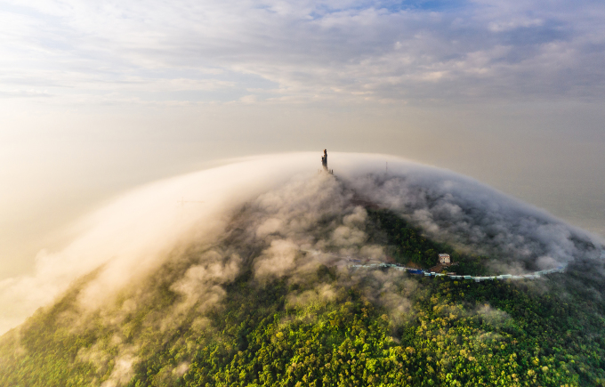 Đỉnh núi Bà Đen, Tây Ninh. Ảnh: Nguyễn Tuấn Việt