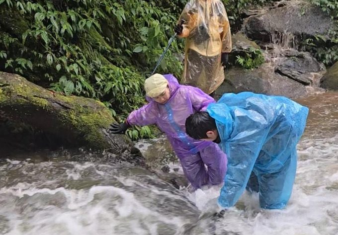 Một đoạn suối trên đường trekking Tà Chì Nhù hôm 22/9. Ảnh: Kiều Tùng Lâm