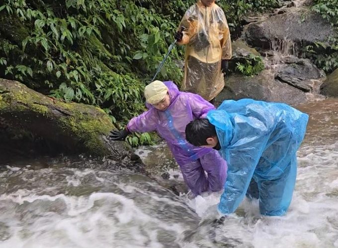 Một đoạn suối trên đường trekking Tà Chì Nhù hôm 22/9. Ảnh: Kiều Tùng Lâm