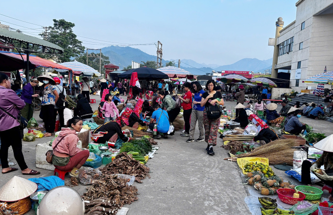 Chợ trung tâm Bình Liêu. Ảnh: Hà Minh