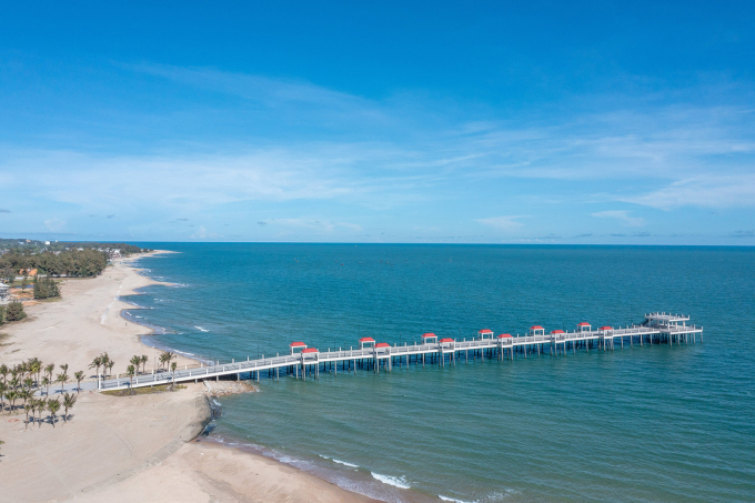 Cầu đi bộ ngắm biển ở Hồ Tràm. Ảnh: Melia Hồ Tràm Beach