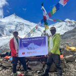 Nguyễn Mạnh Duy và Temba Bhote trước khi chinh phục đỉnh Manaslu.  Ảnh: NVCC