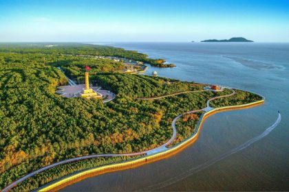 Khu du lịch Mũi Cà Mau nằm trong phạm vi Vườn quốc gia Mũi Cà Mau. Ảnh: Nguyễn Thanh Dũng