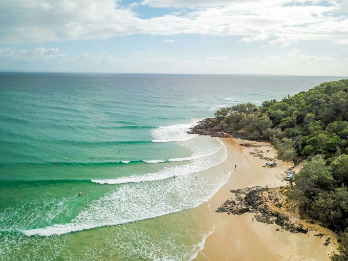 Đến Rainbow Beach để tận hưởng những phút giây thư thái bên biển. Nguồn: Pexels