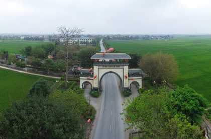 Cổng làng Quỳnh Đôi. Ảnh: Đức Hùng