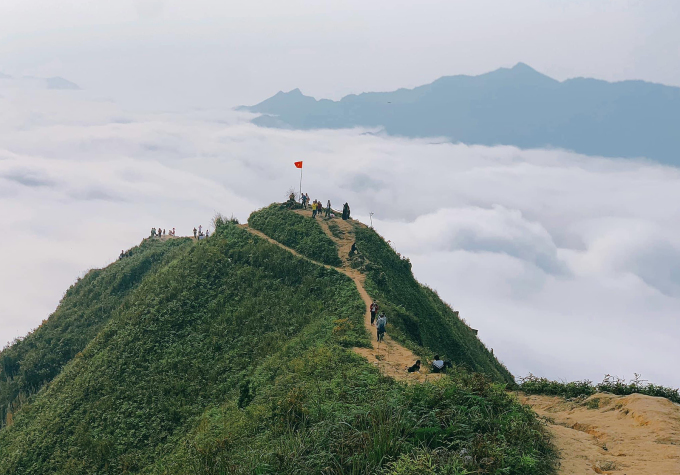 Biển mây ở Sống Lưng Khủng Long. Ảnh: Minh Hạnh